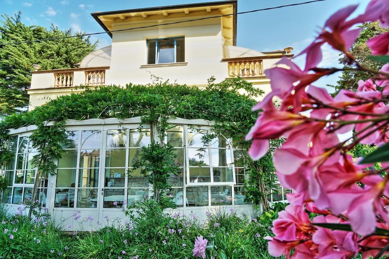 Hotel apartamentowy Villa Mazzanta Relais & Residence Vada